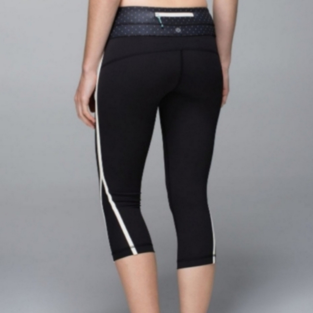 Lululemon Up the Pace leggings pants Luxtreme Polka Dot Size 4 Angel wing